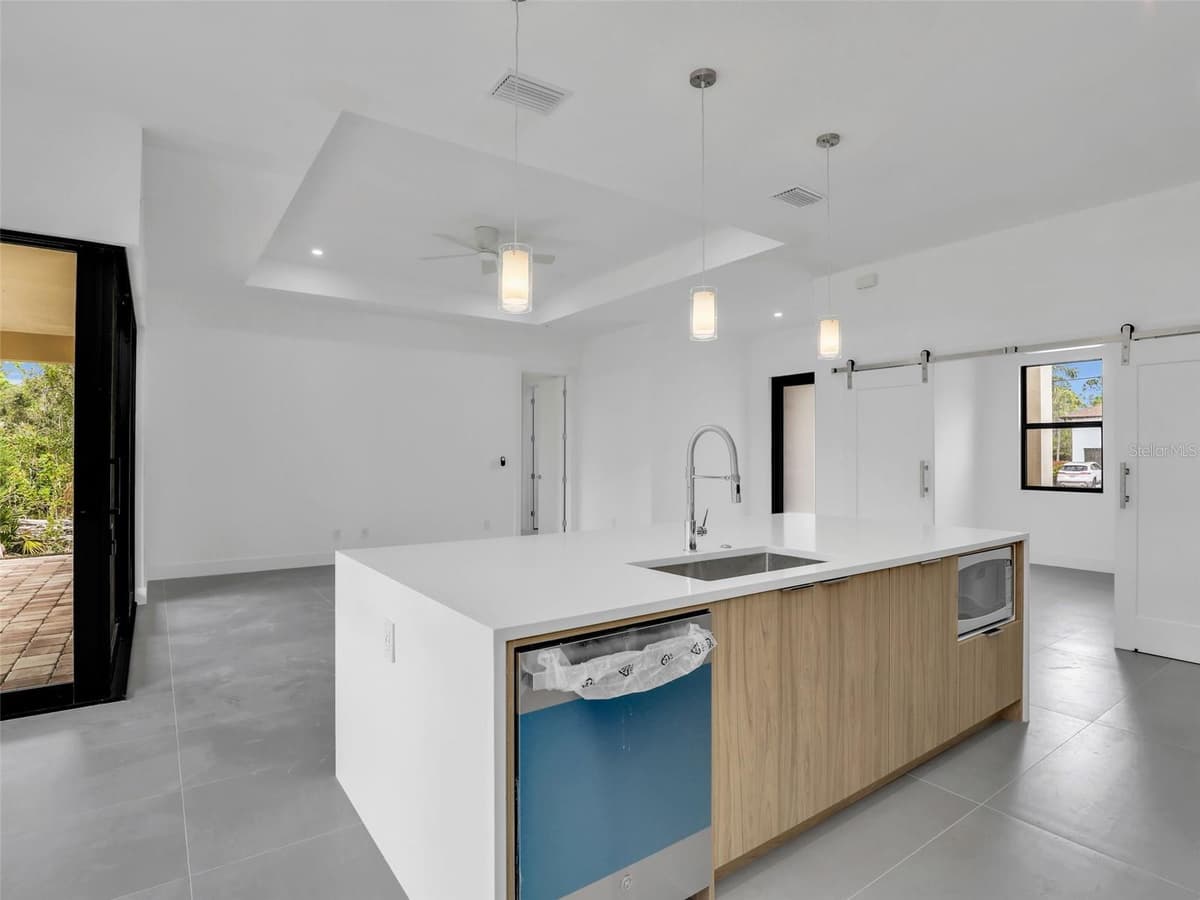 11225 CARNEGIE AVENUE — photo 12 of 28