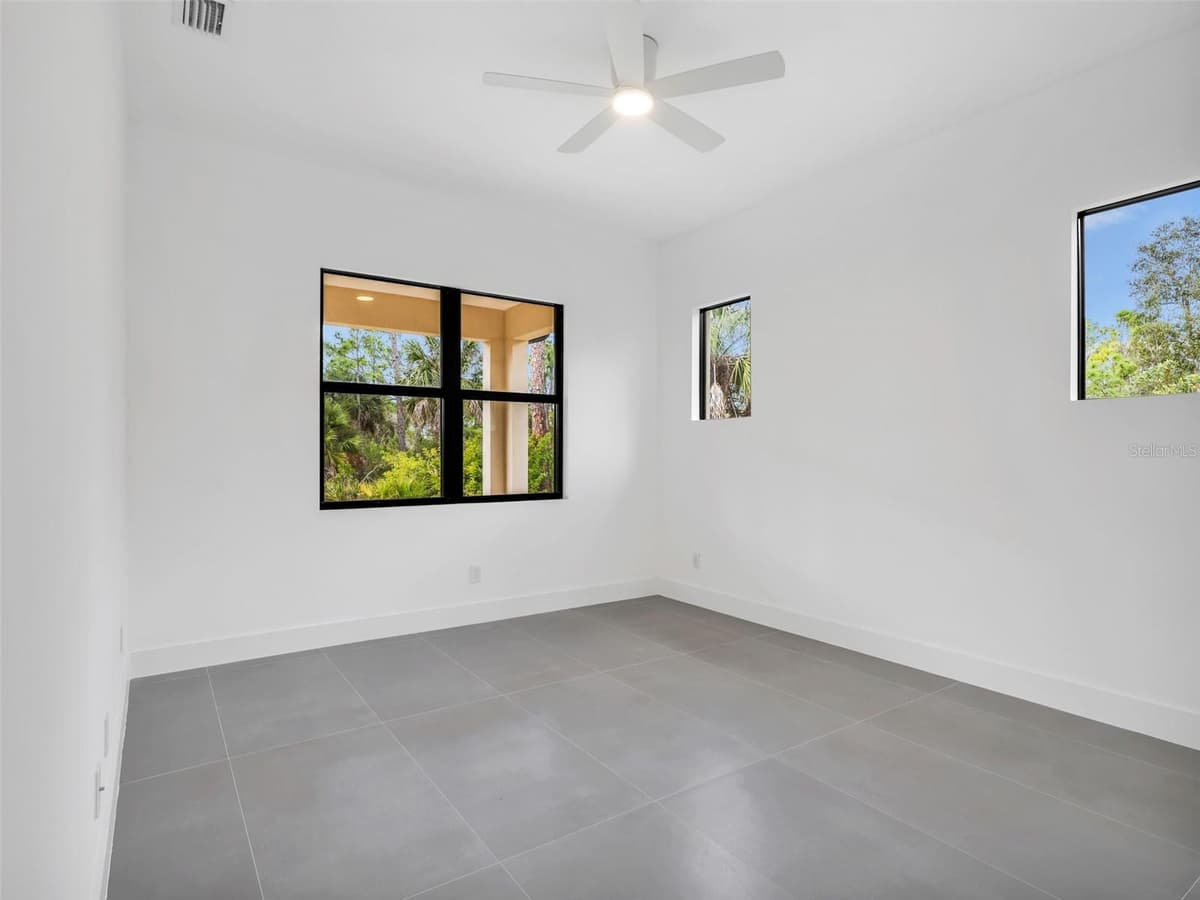 11225 CARNEGIE AVENUE — photo 15 of 28
