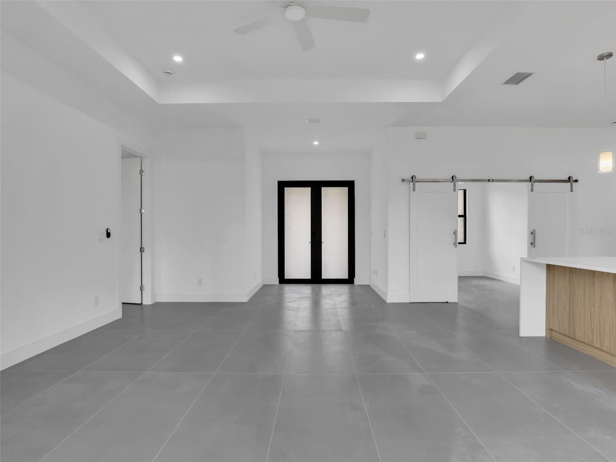 11225 CARNEGIE AVENUE — photo 6 of 28