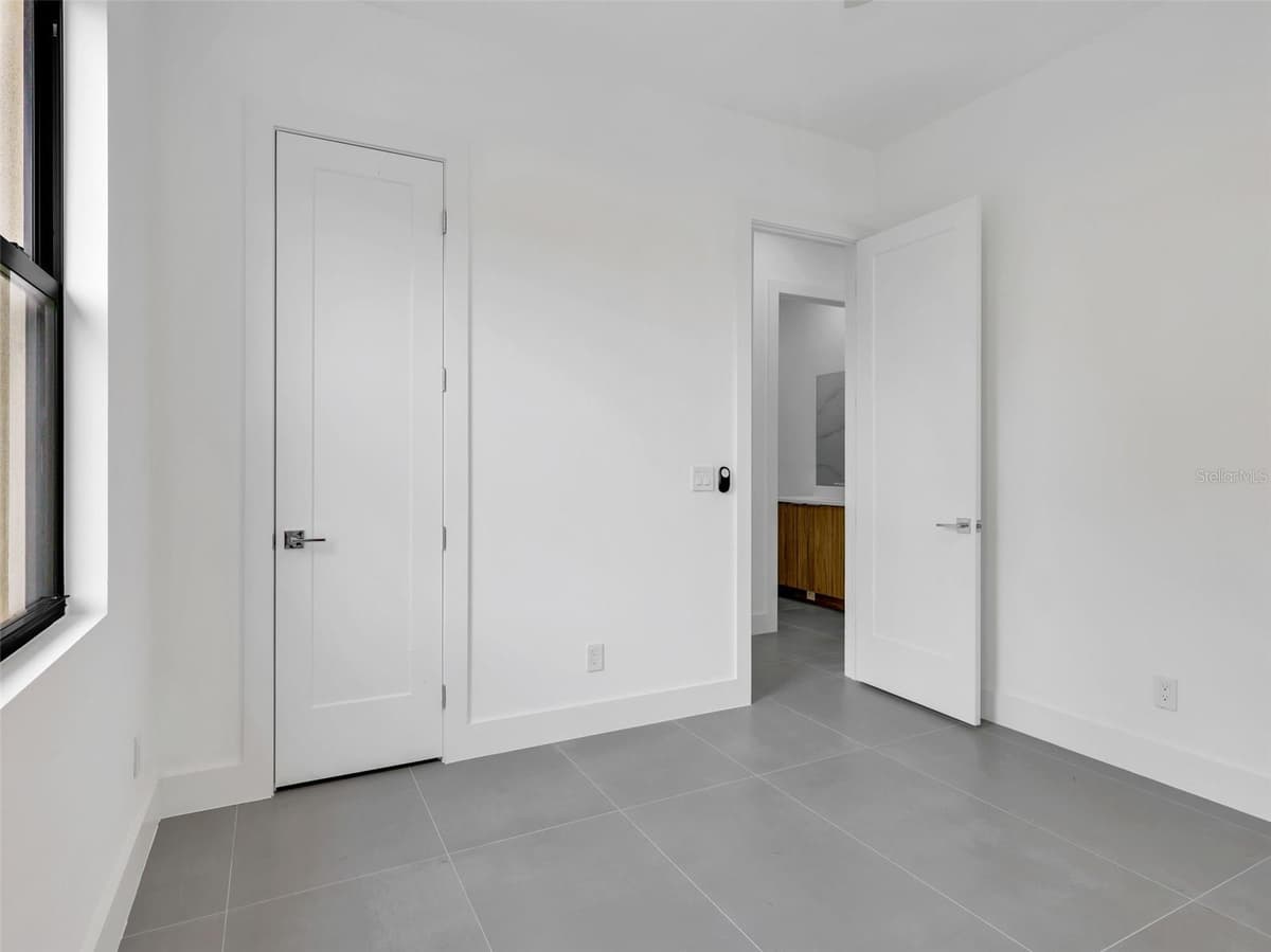 11225 CARNEGIE AVENUE — photo 23 of 28