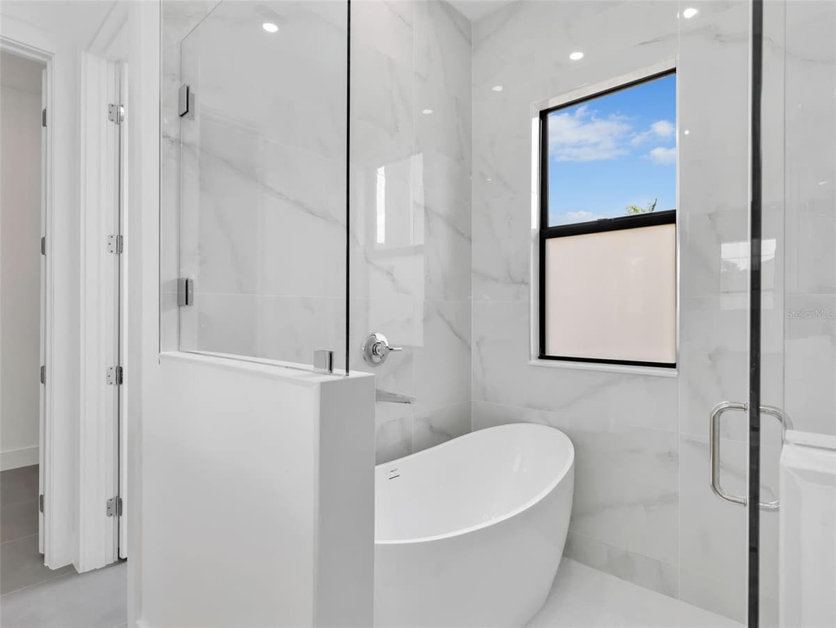 11225 CARNEGIE AVENUE — photo 18 of 28