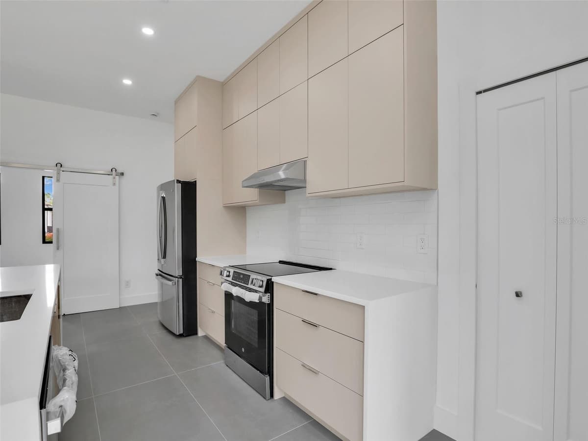 11225 CARNEGIE AVENUE — photo 13 of 28