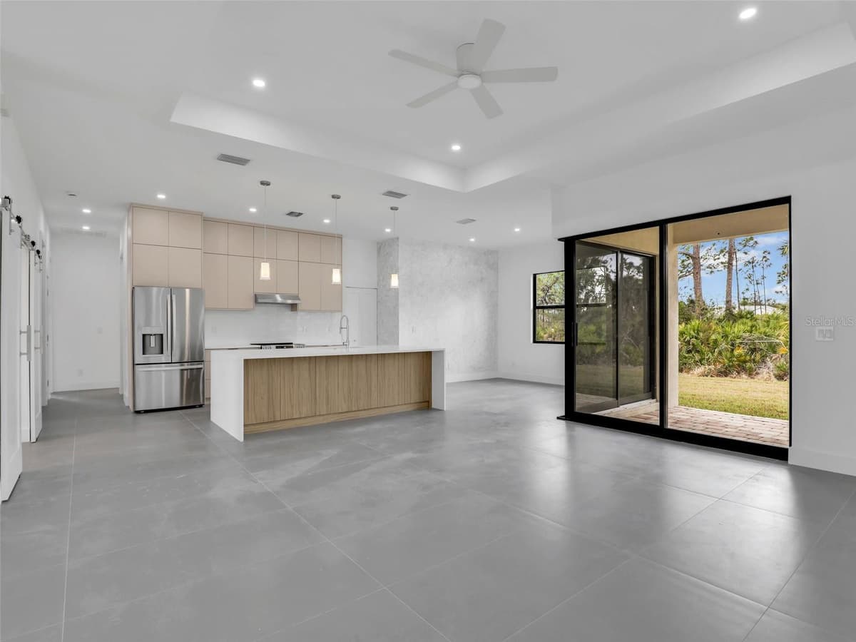 11225 CARNEGIE AVENUE — photo 4 of 28