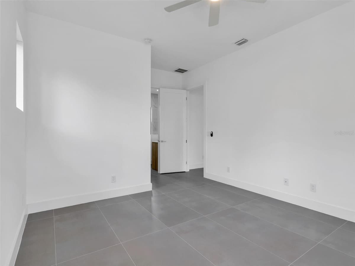 11225 CARNEGIE AVENUE — photo 16 of 28