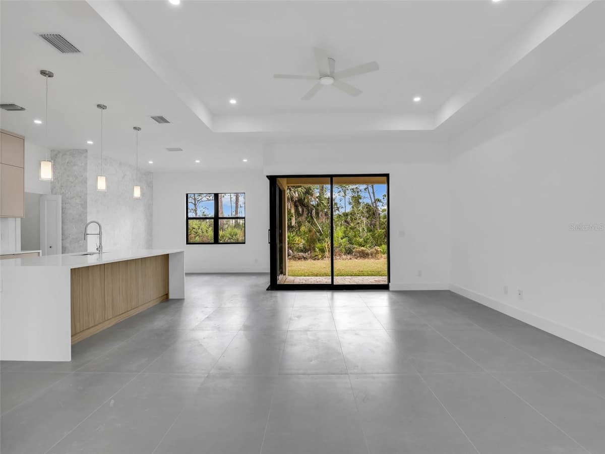 11225 CARNEGIE AVENUE — photo 3 of 28