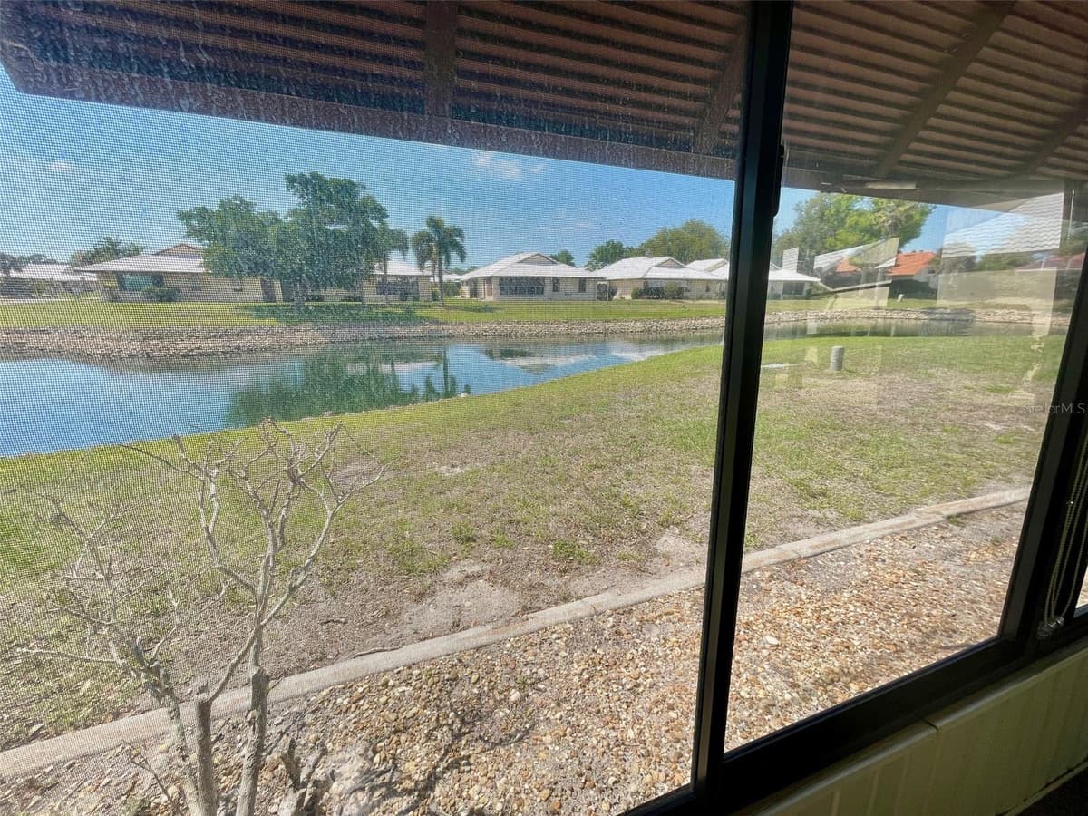 137 DRIFTING SANDS DRIVE — photo 17 of 51