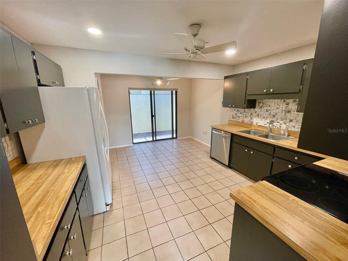 137 DRIFTING SANDS DRIVE — photo 20 of 51