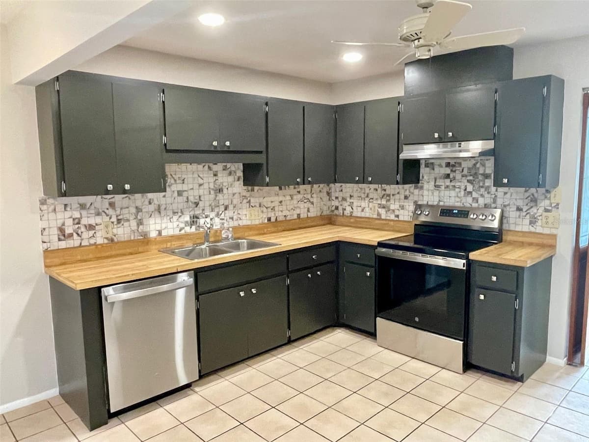 137 DRIFTING SANDS DRIVE — photo 19 of 51