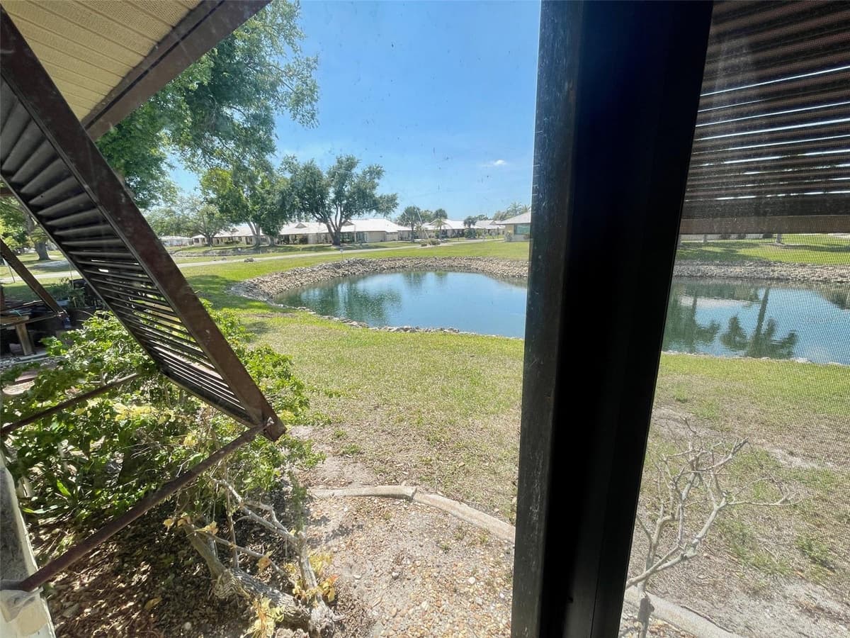 137 DRIFTING SANDS DRIVE — photo 16 of 51