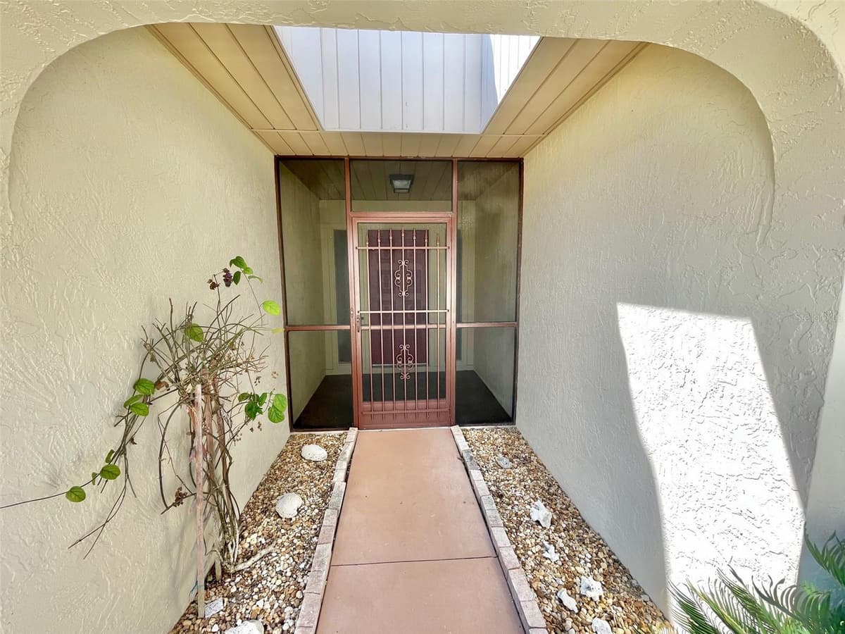 137 DRIFTING SANDS DRIVE — photo 5 of 51