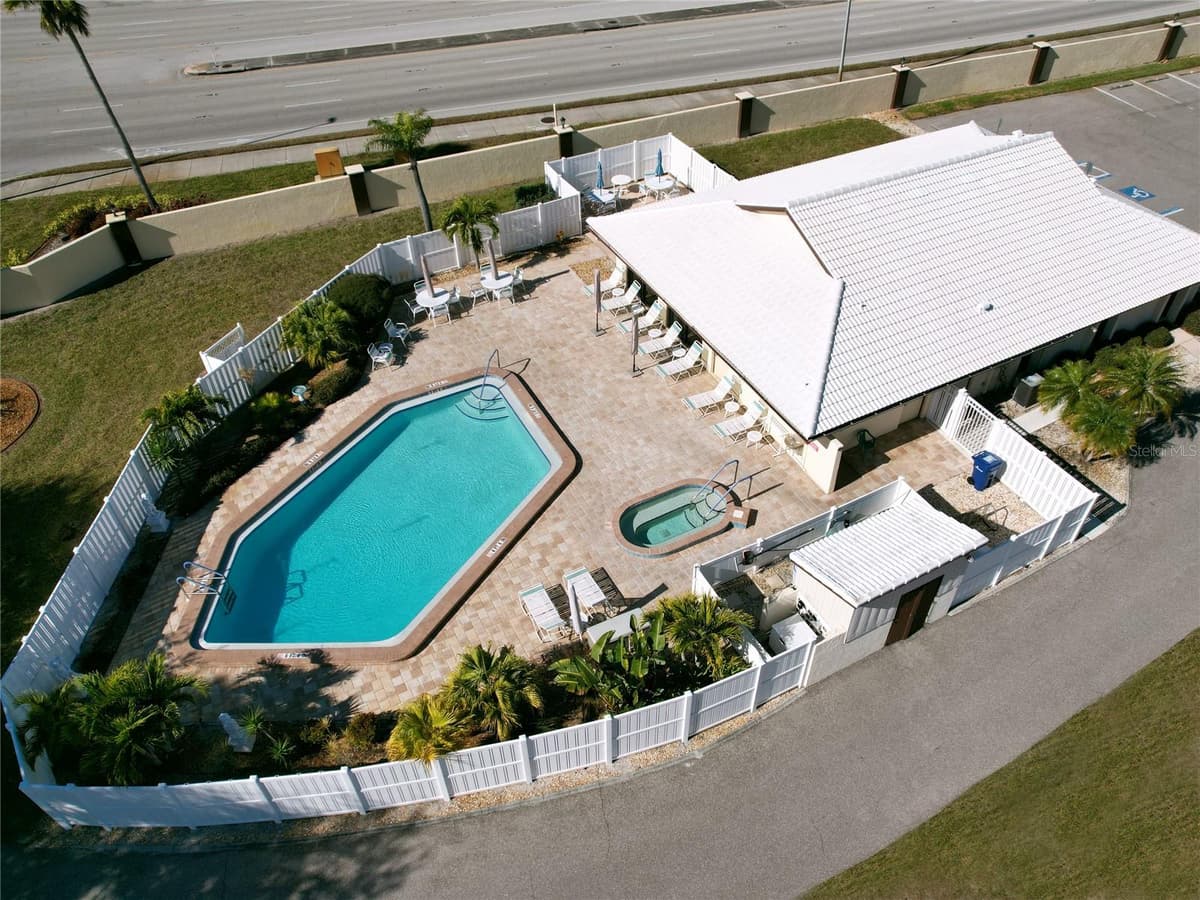 137 DRIFTING SANDS DRIVE — photo 37 of 51