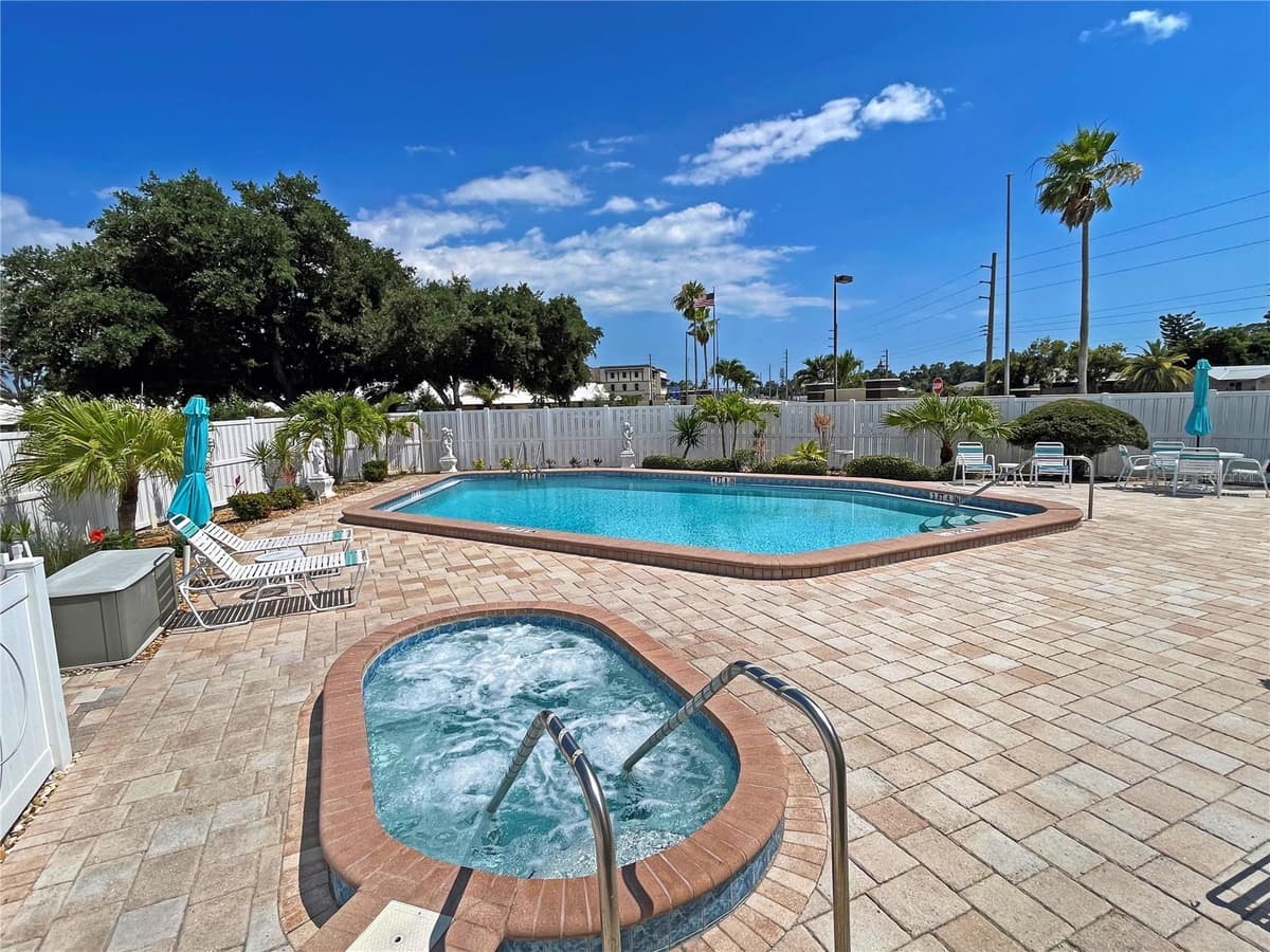 137 DRIFTING SANDS DRIVE — photo 40 of 51