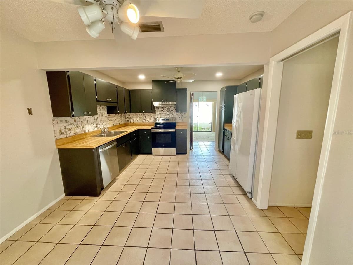 137 DRIFTING SANDS DRIVE — photo 21 of 51