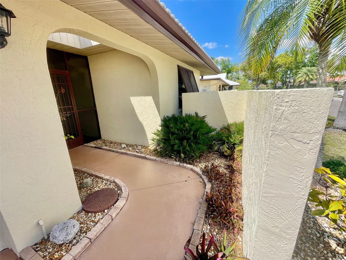 137 DRIFTING SANDS DRIVE — photo 4 of 51