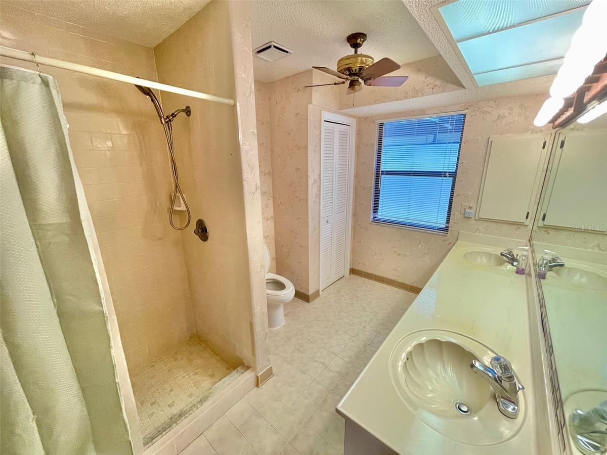 137 DRIFTING SANDS DRIVE — photo 28 of 51