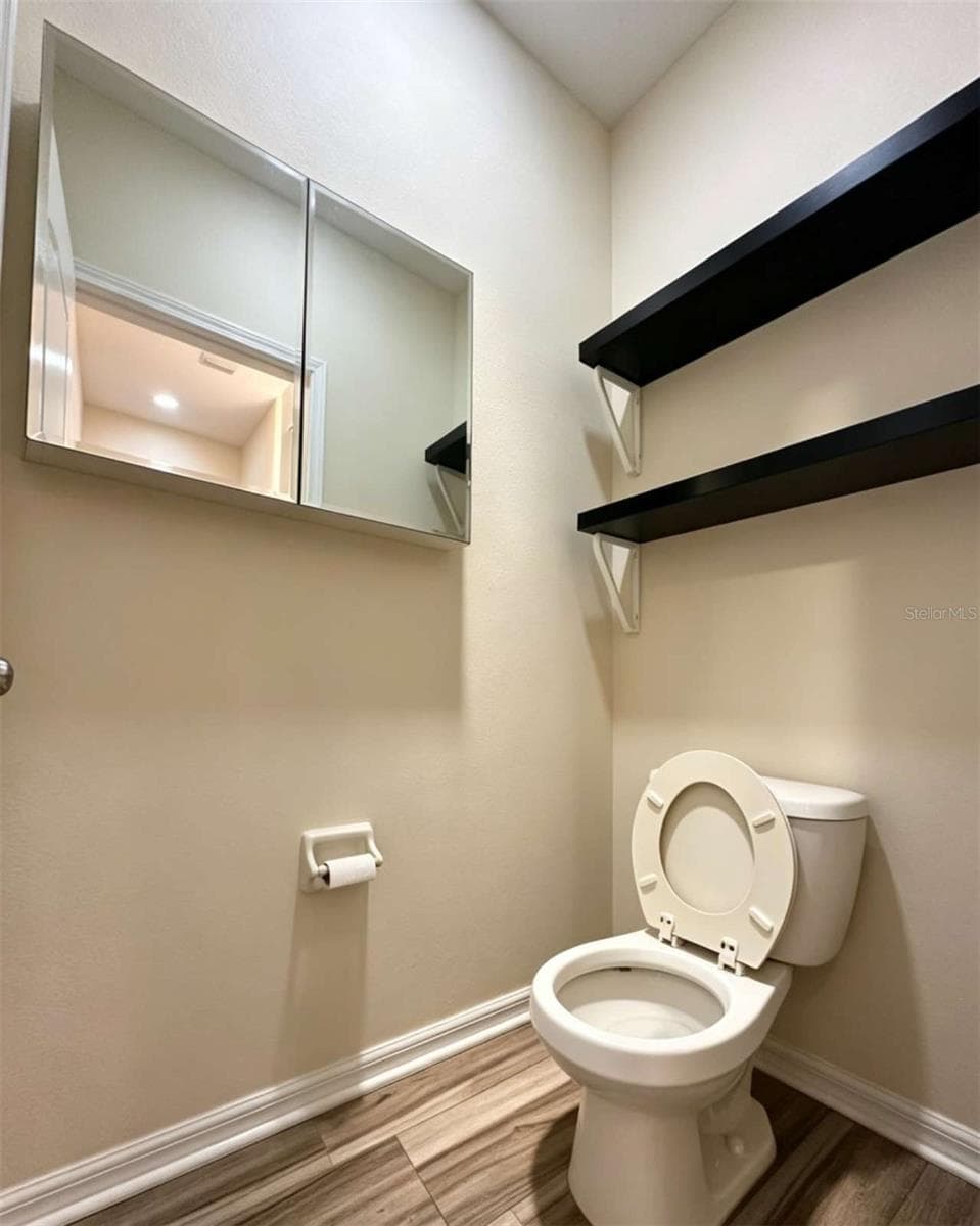 8505 BROKEN WILLOW COURT — photo 15 of 44