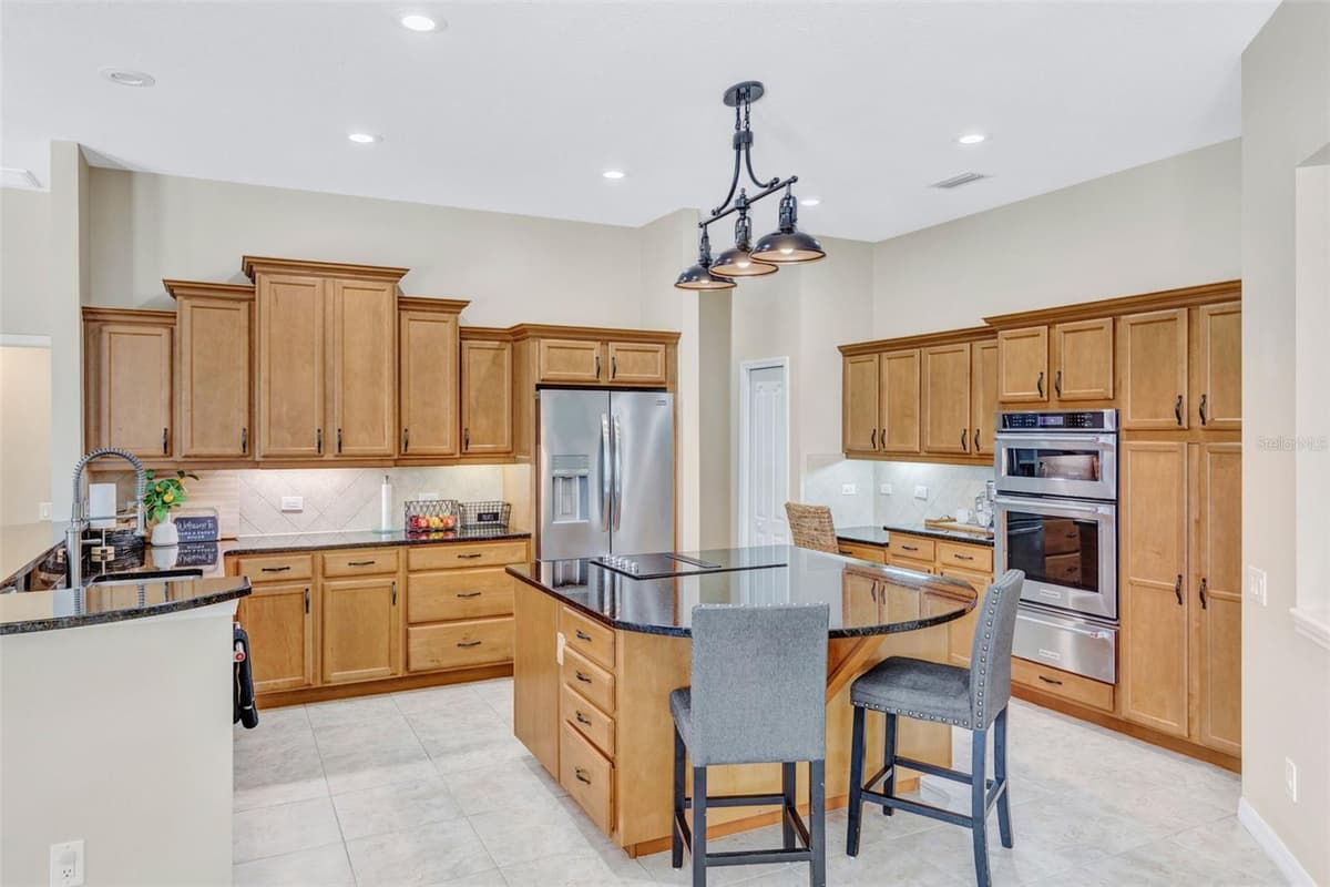 23302 GRACEWOOD CIRCLE — photo 10 of 57