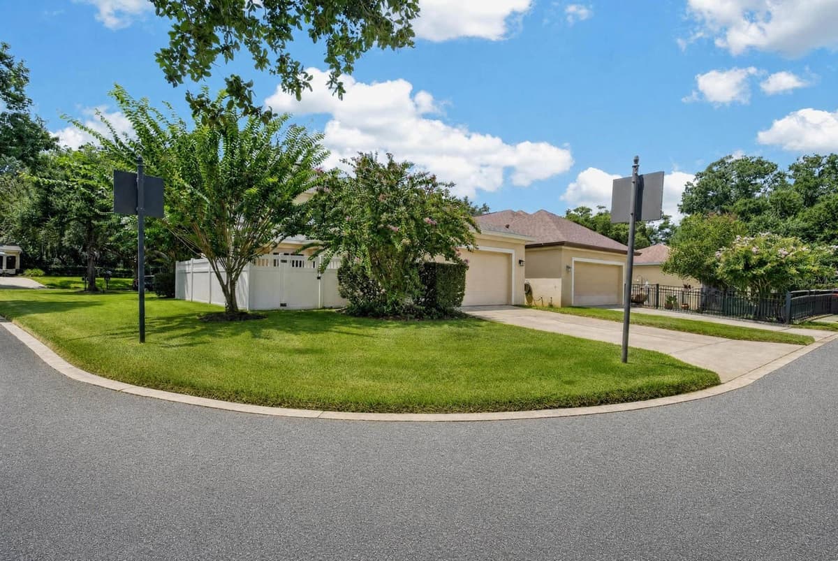 239 TARRINGTON DRIVE — photo 39 of 52