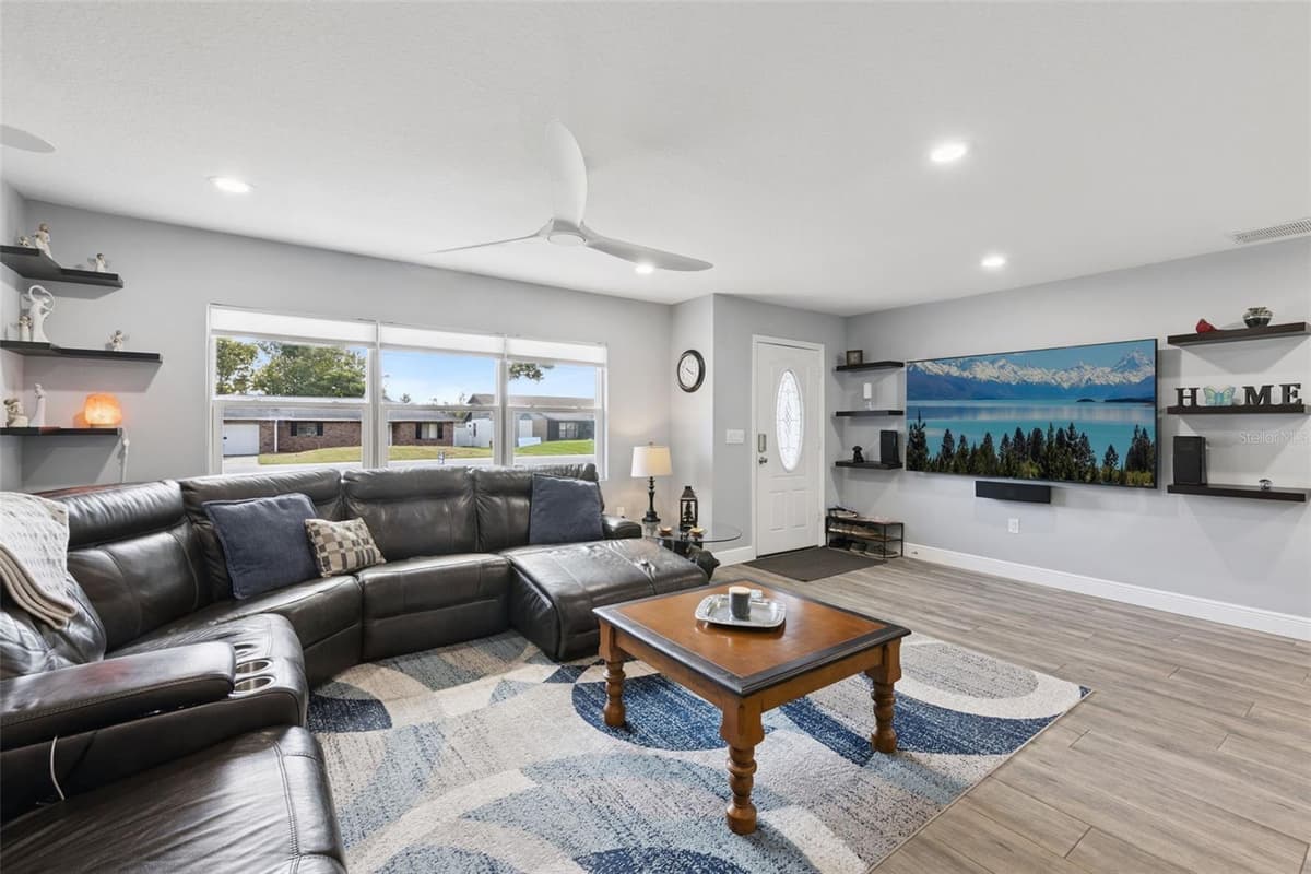 27821 LOIS DRIVE — photo 4 of 50