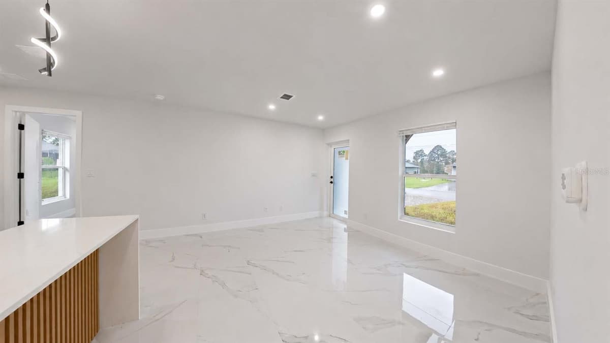 729 ANACONDA AVENUE — photo 10 of 33