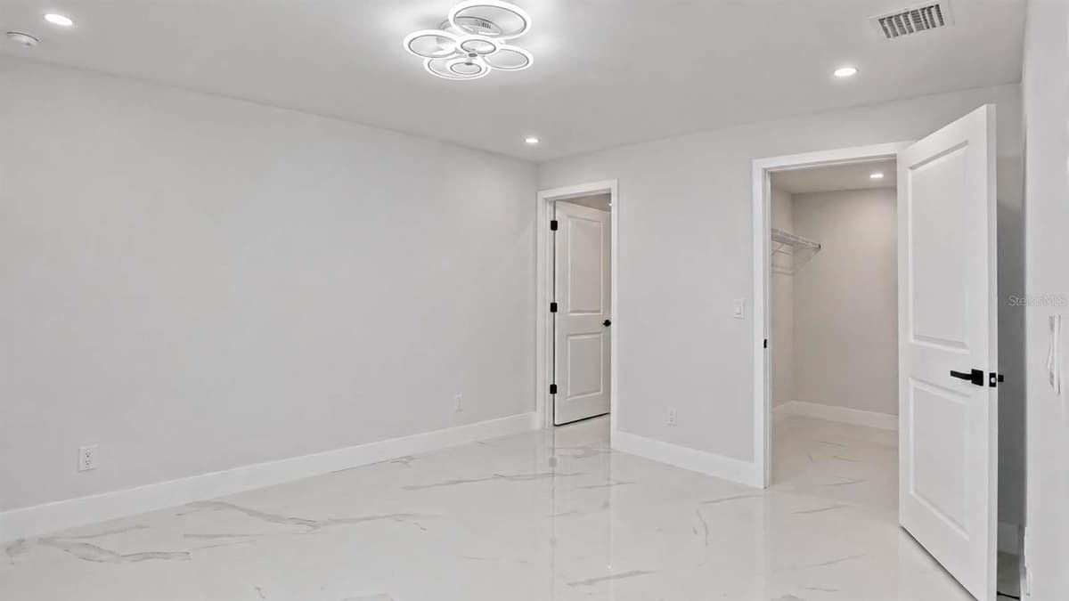 729 ANACONDA AVENUE — photo 12 of 33