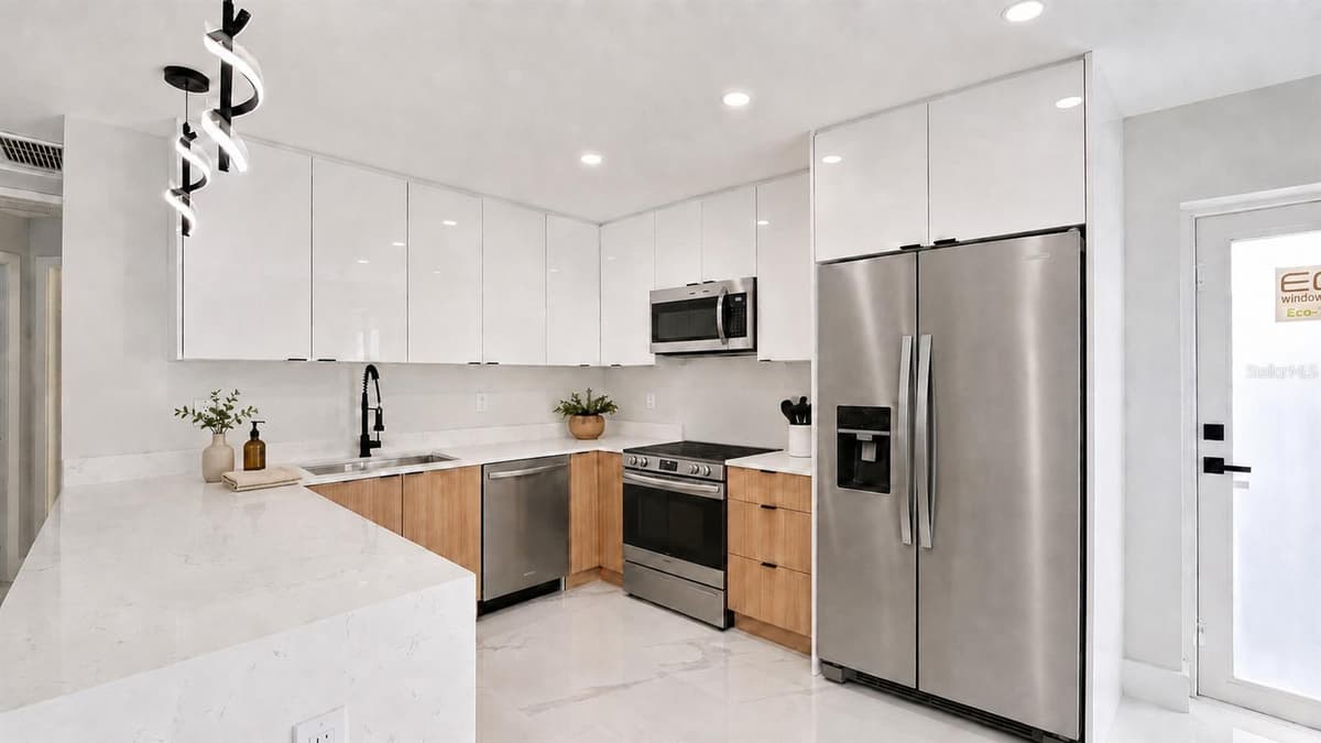 729 ANACONDA AVENUE — photo 6 of 33