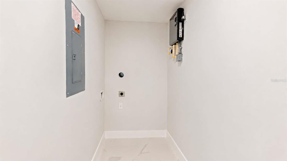 729 ANACONDA AVENUE — photo 18 of 33