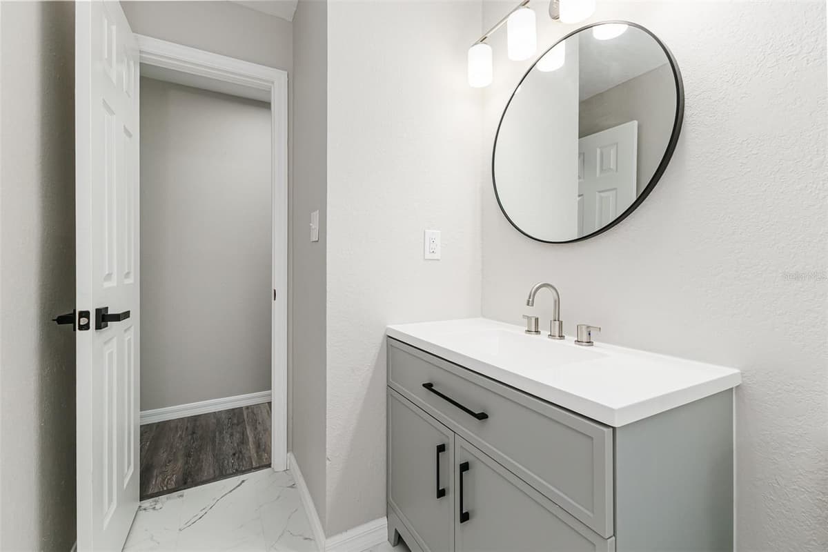 4994 HINSON AVENUE — photo 13 of 29