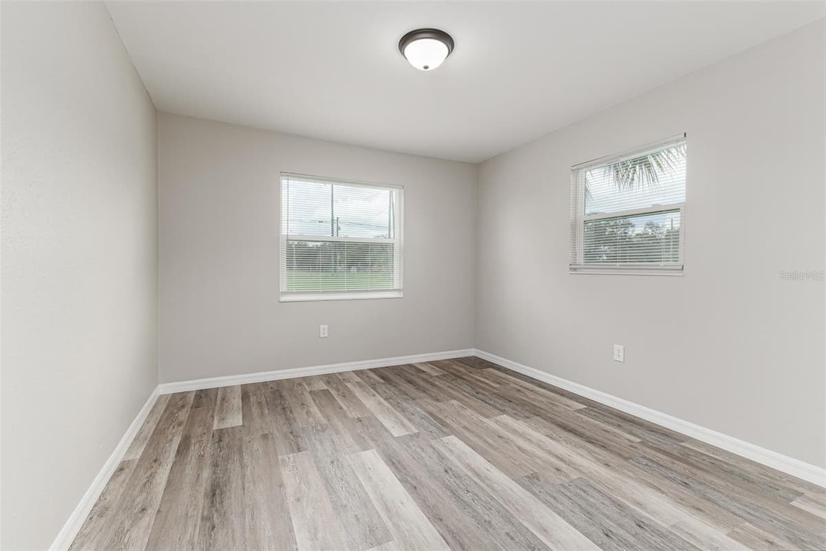 4994 HINSON AVENUE — photo 16 of 29