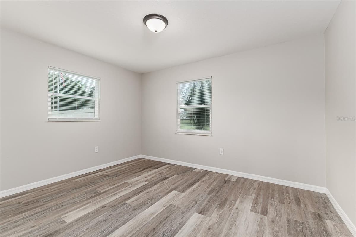 4994 HINSON AVENUE — photo 18 of 29