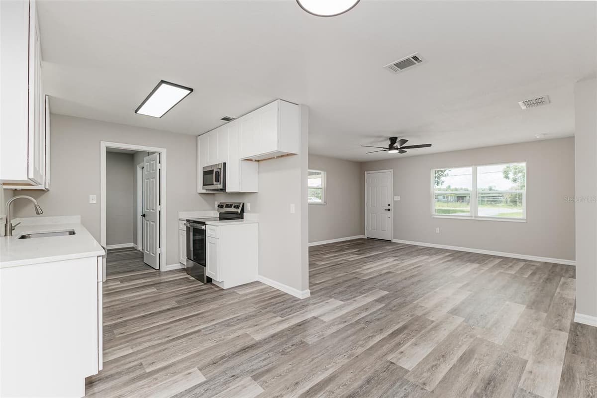 4994 HINSON AVENUE — photo 9 of 29
