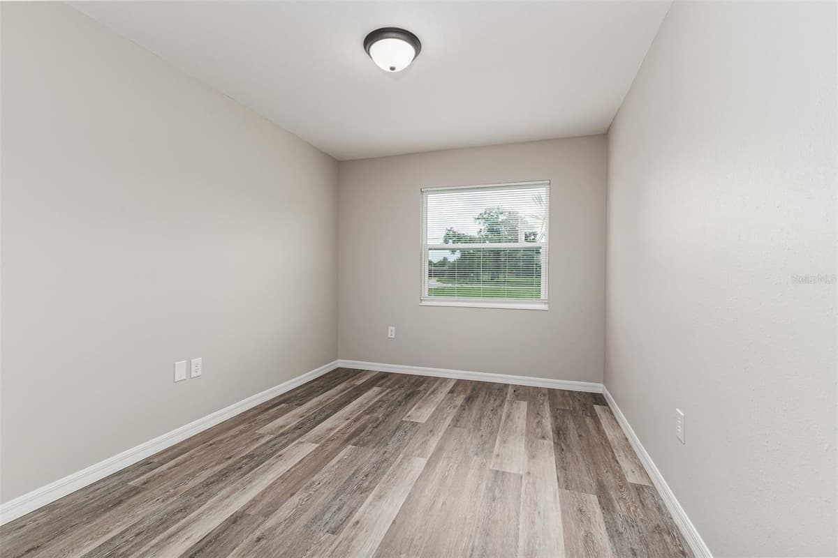 4994 HINSON AVENUE — photo 14 of 29