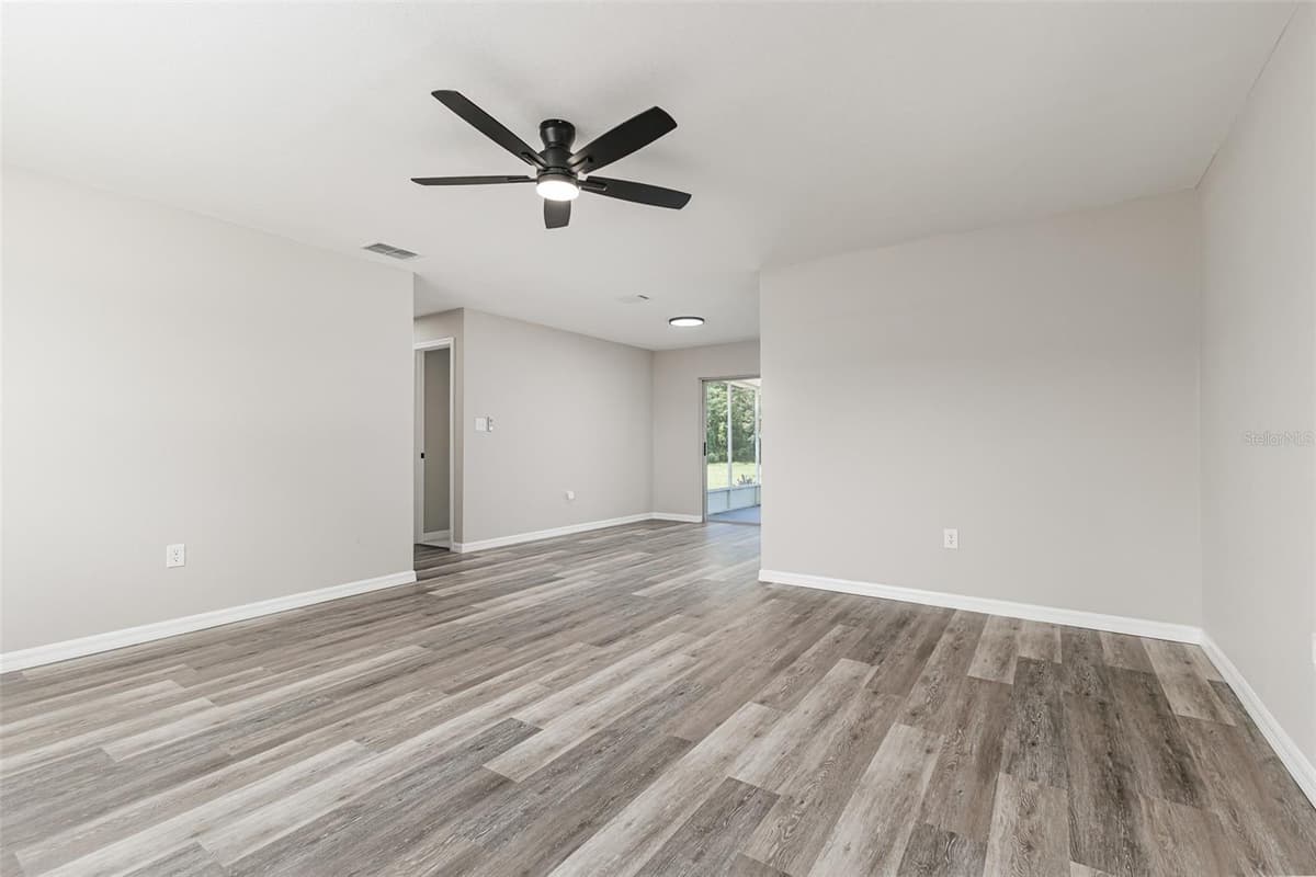 4994 HINSON AVENUE — photo 5 of 29