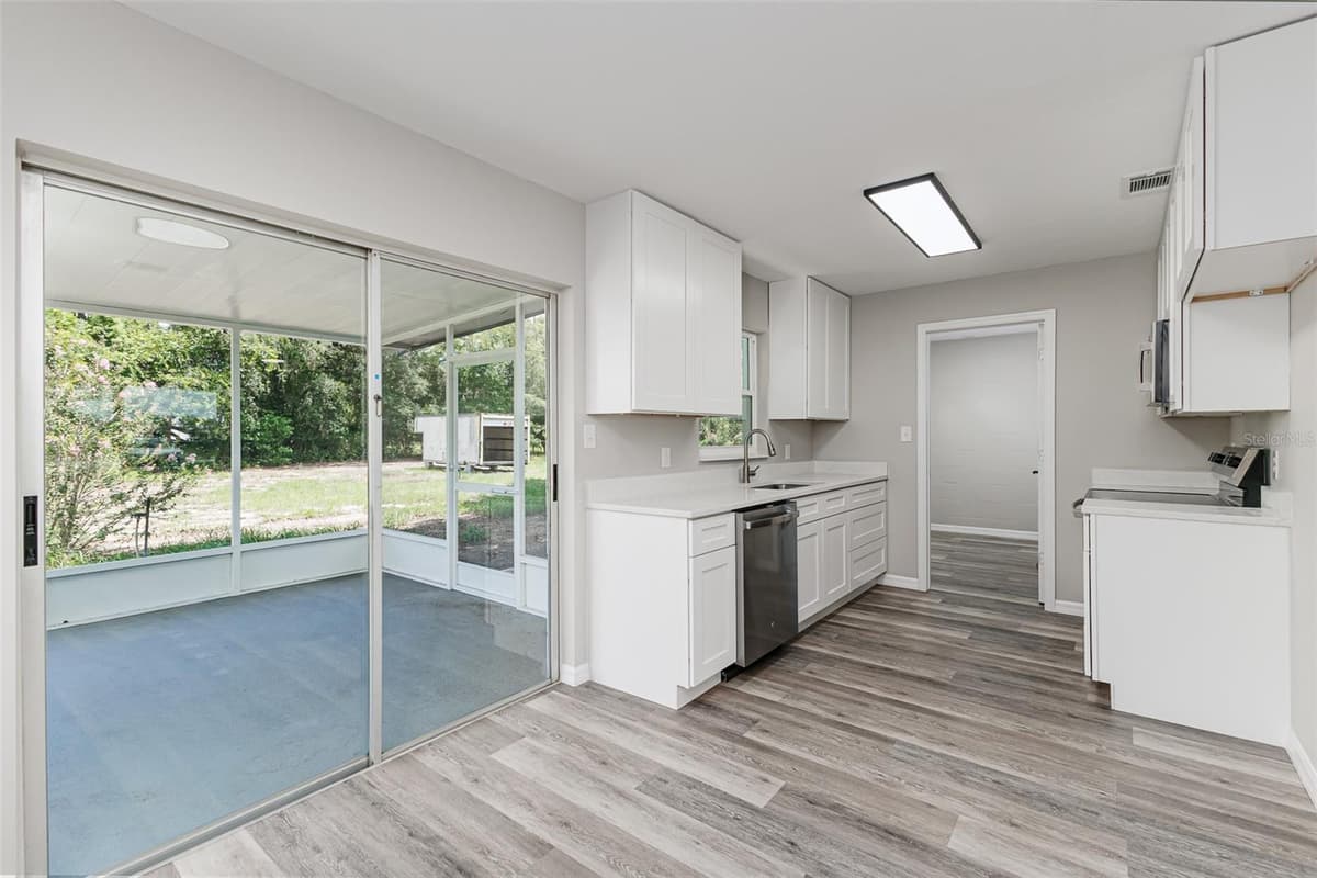 4994 HINSON AVENUE — photo 8 of 29