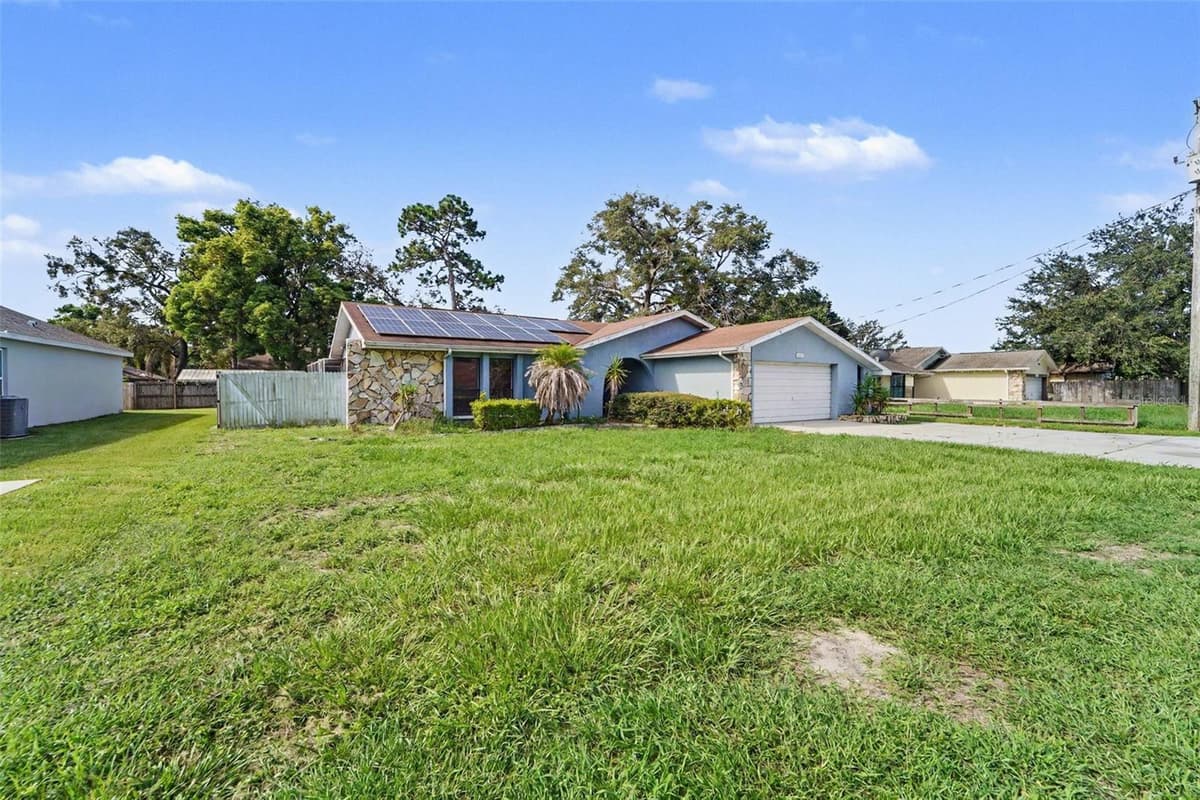 8422 SPRING HILL DRIVE — photo 4 of 26