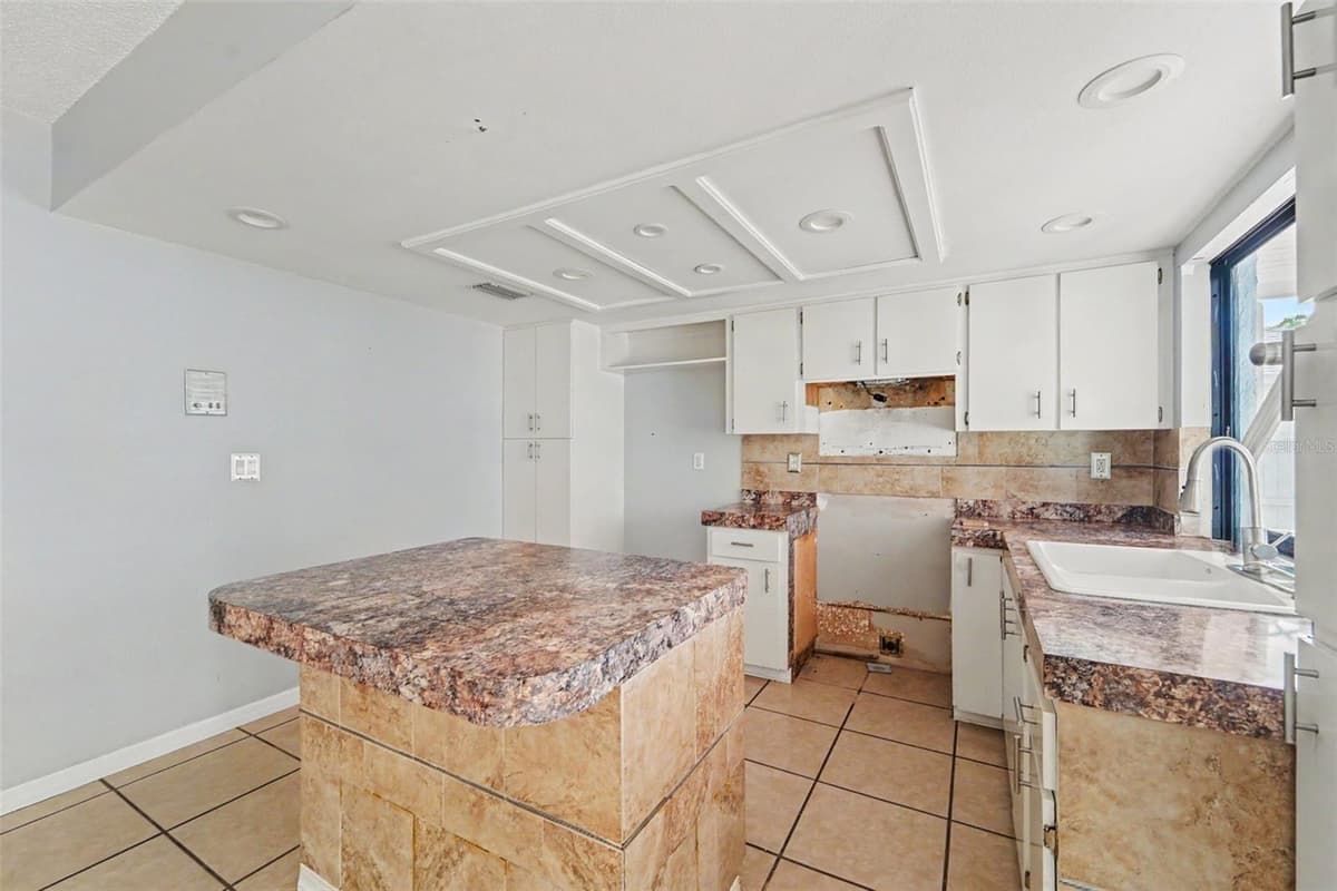 8422 SPRING HILL DRIVE — photo 11 of 26