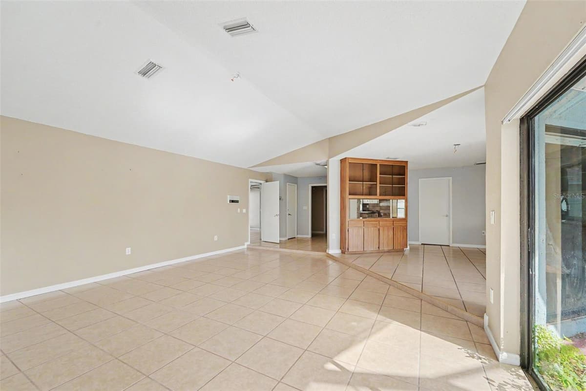8422 SPRING HILL DRIVE — photo 8 of 26