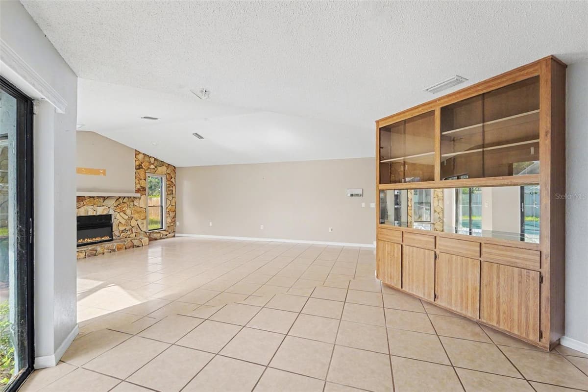 8422 SPRING HILL DRIVE — photo 7 of 26