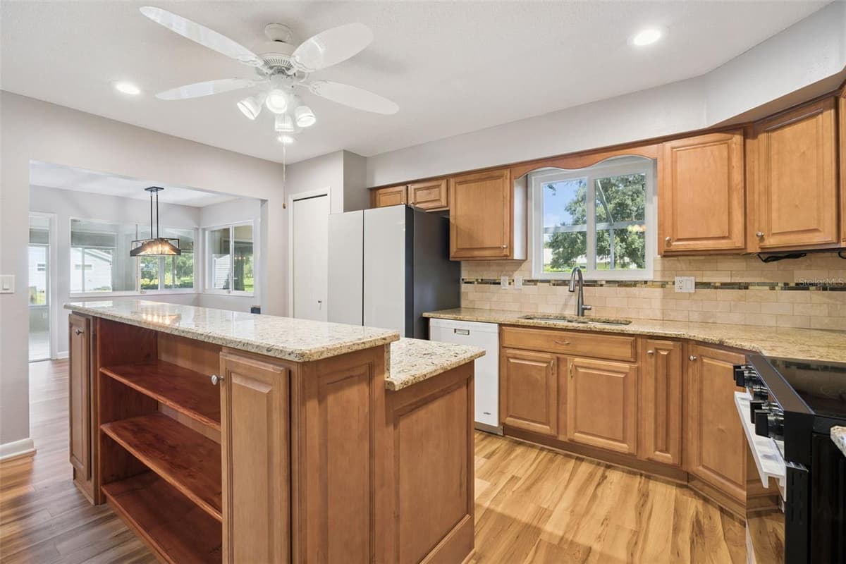 5606 ROSEWALL CIRCLE — photo 13 of 65