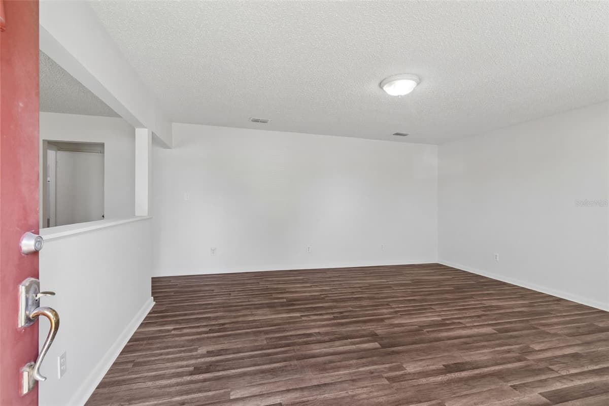 6711 INTERBAY BOULEVARD — photo 2 of 29