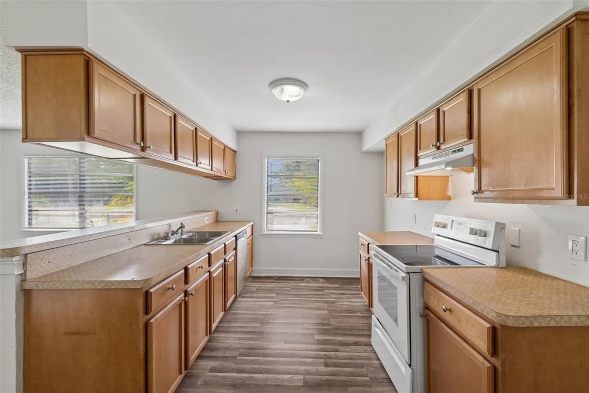 6711 INTERBAY BOULEVARD — photo 8 of 29