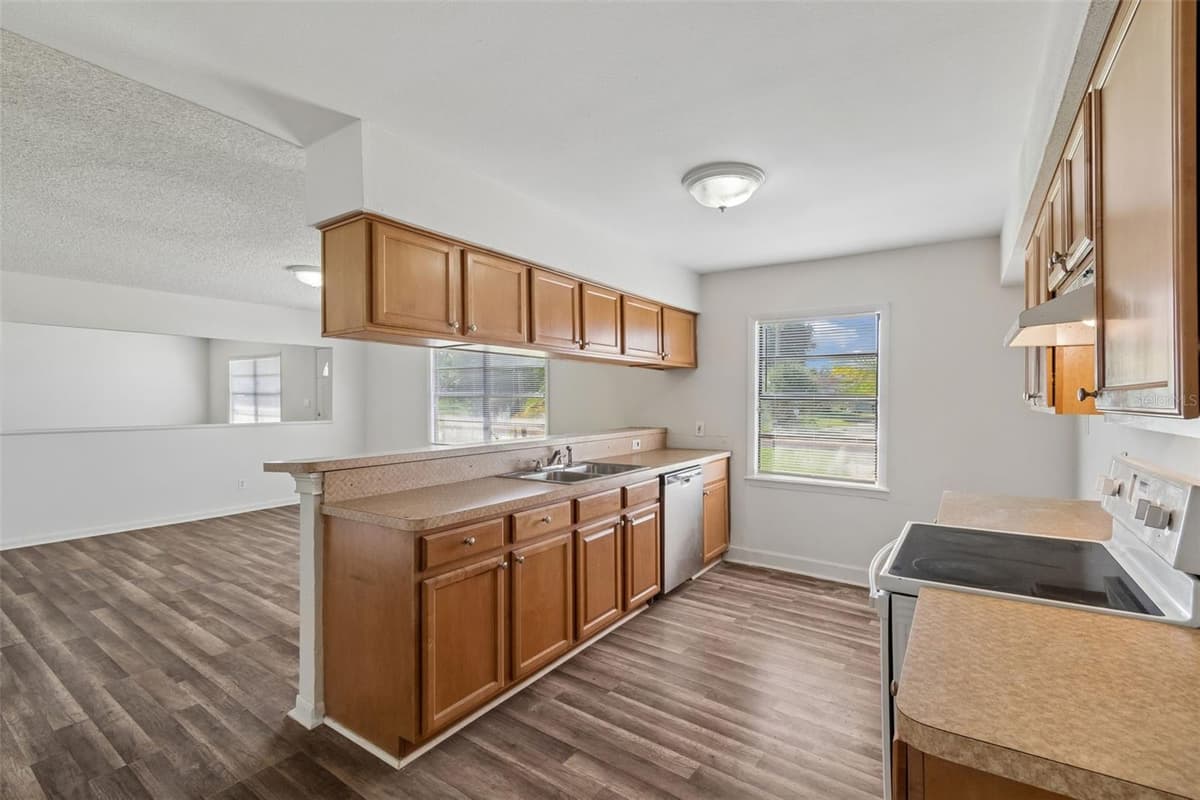 6711 INTERBAY BOULEVARD — photo 9 of 29