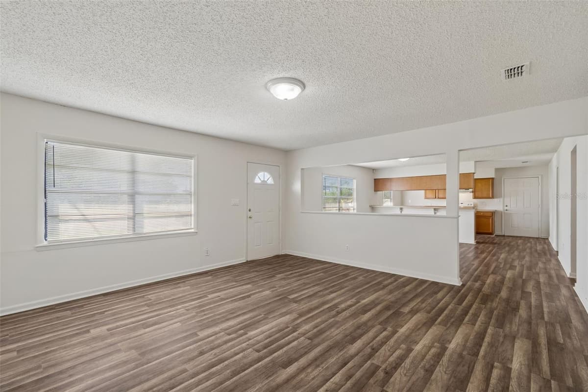 6711 INTERBAY BOULEVARD — photo 3 of 29
