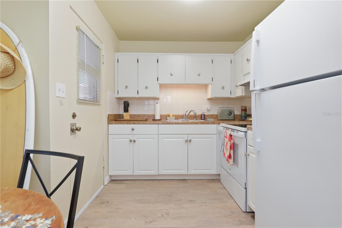 642 HARWOOD STREET — photo 17 of 98