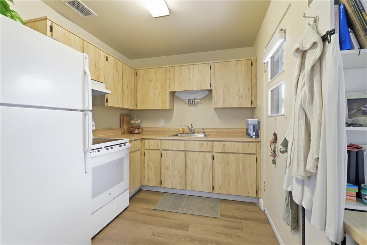 642 HARWOOD STREET — photo 42 of 98