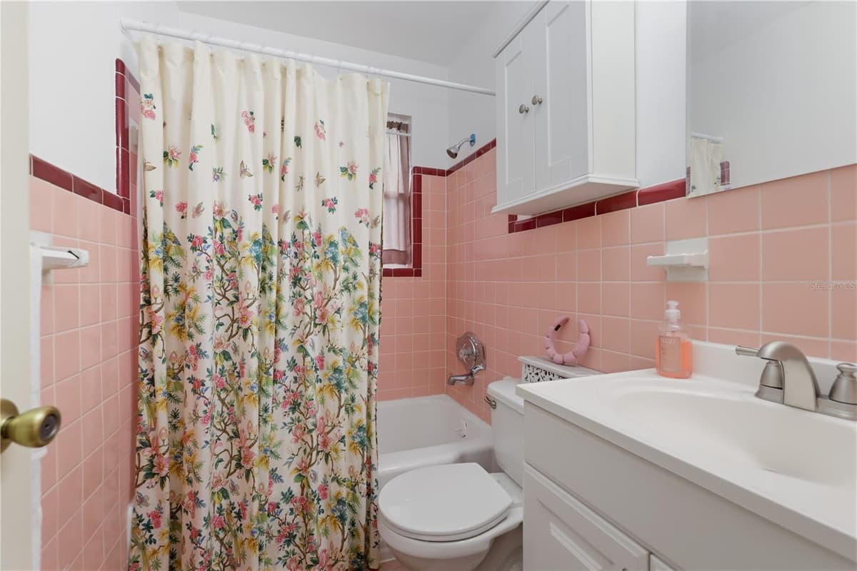 642 HARWOOD STREET — photo 21 of 98