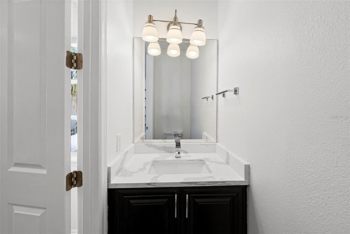 2605 ESPANA COURT — photo 12 of 32