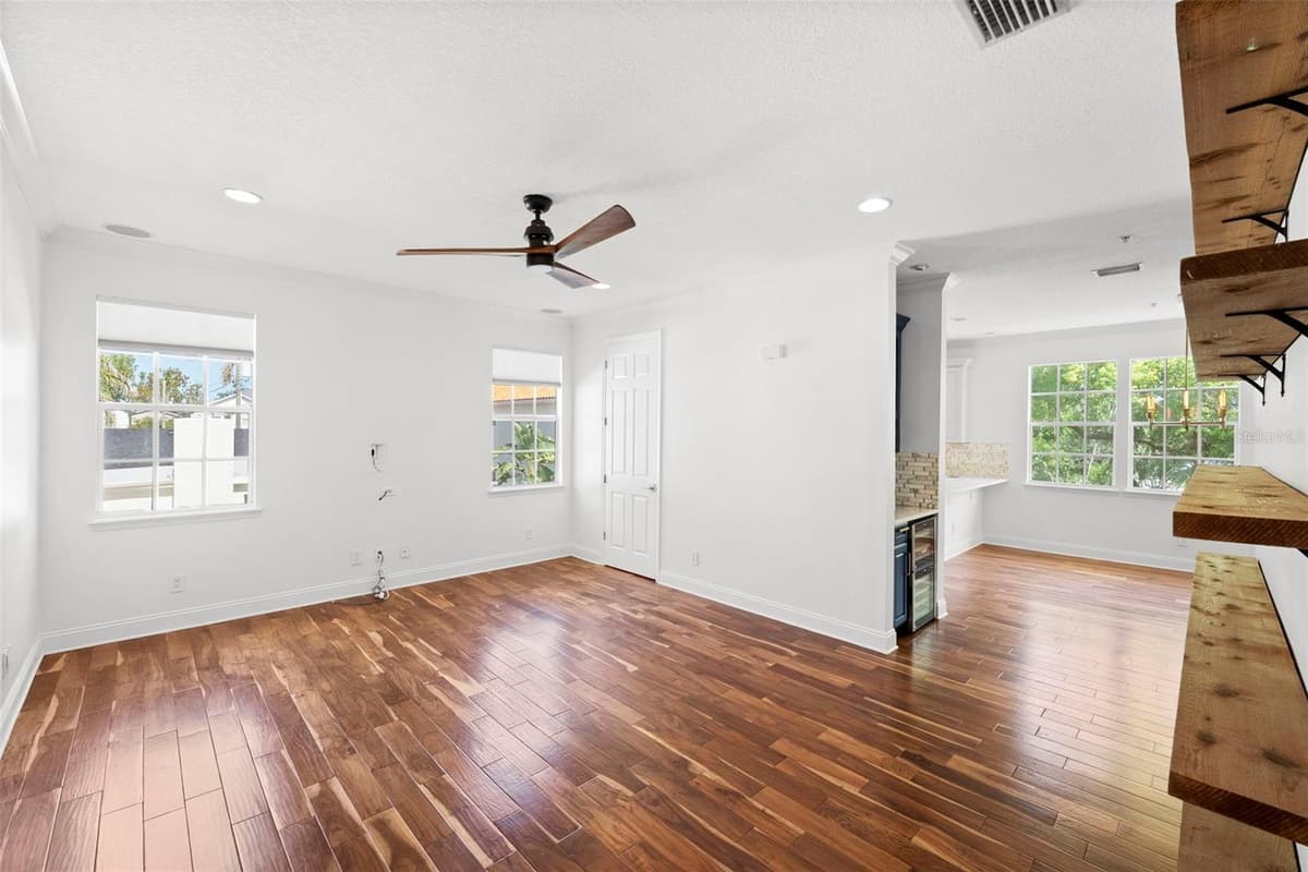 2605 ESPANA COURT — photo 11 of 32