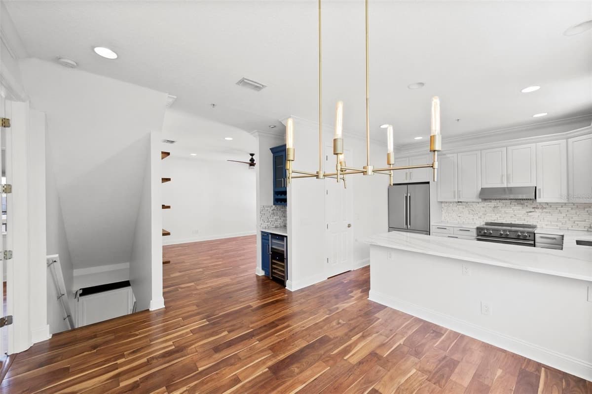 2605 ESPANA COURT — photo 7 of 32