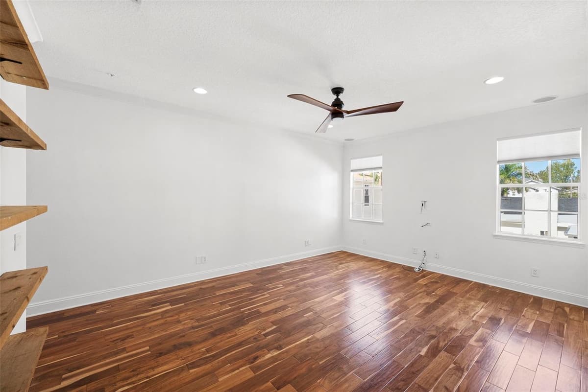 2605 ESPANA COURT — photo 9 of 32